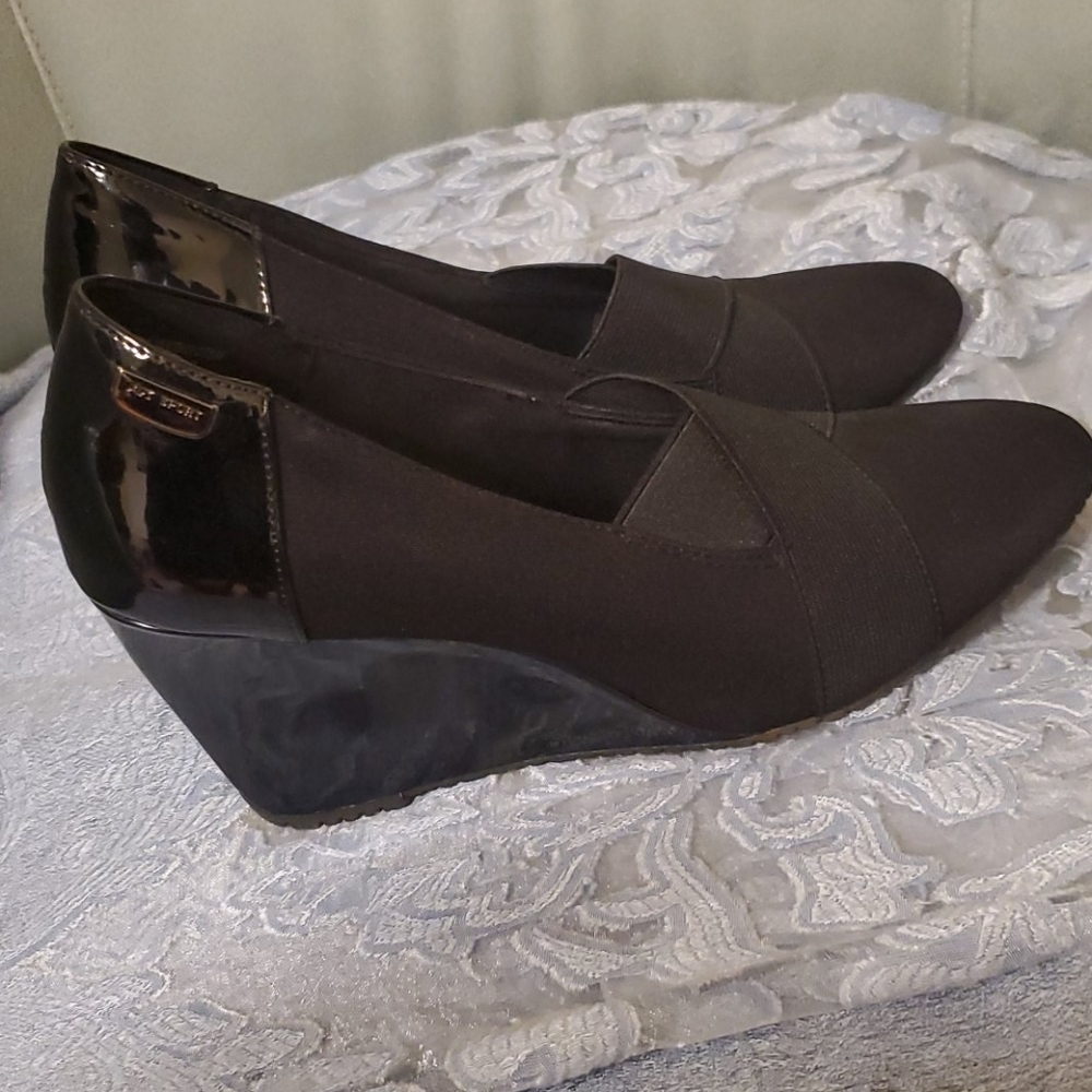 Shoes - Picture 2 of 4